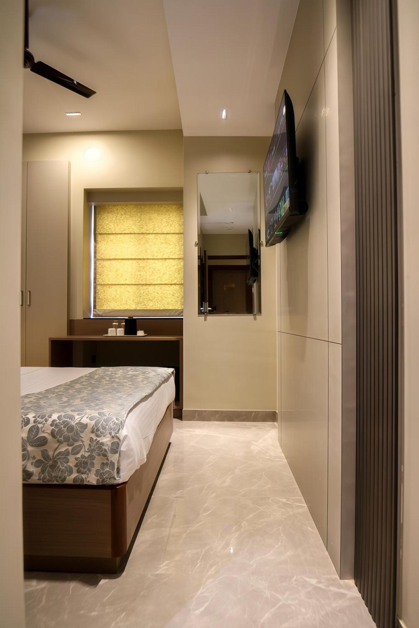 The Falcon Inn Mumbai Exteriör bild